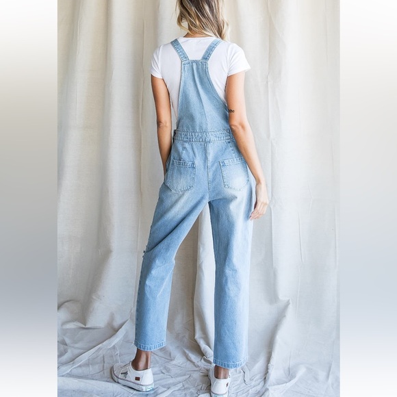 NEW DISTRESSED DENIM LOOSE FIT OVERALLS WITH POCKETS - Picture 4 of 9